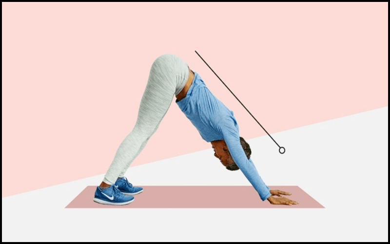 Động tác gập hông giúp lưng thẳng dễ dàng 