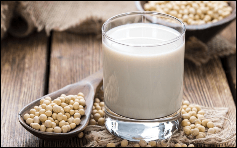 Uống sữa đậu nành tăng size vòng 1