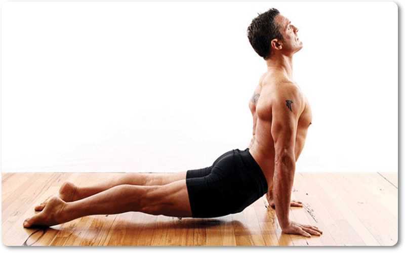 Yoga tư thế rắn hổ mang chữa yếu sinh lý