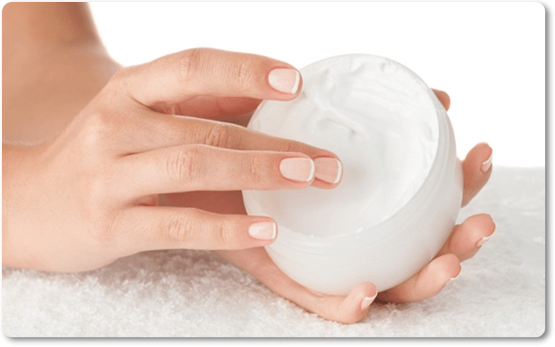 Dạng thuốc này có độ dịu nhẹ, chất kem mịn và thấm nhanh, mùi thơm dịu nhẹ, phù hợp với mọi loại da. 