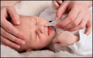 Trẻ sơ sinh bị nghẹt mũi nhưng không chảy nước mũi