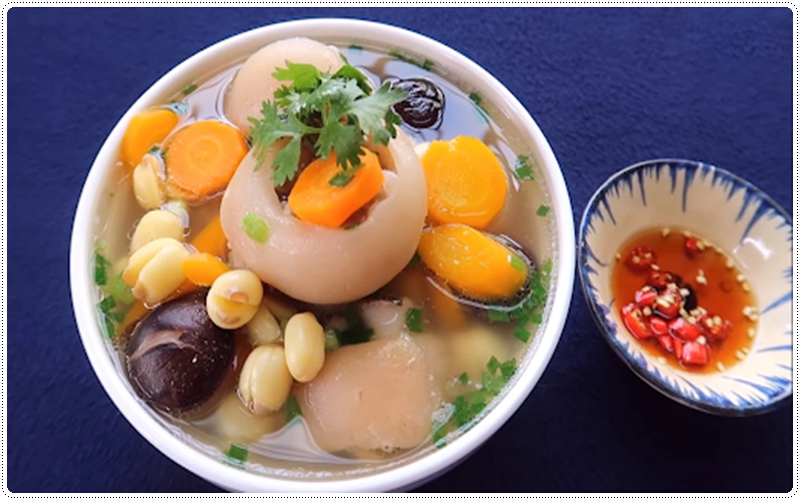 Ăn quả chà là đỏ và canh đu đủ hầm hạt sen