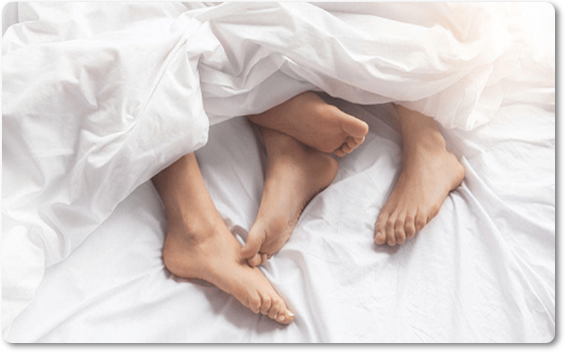 Để tăng khoái cảm, chàng nên giữ vài giây khi đưa cậu nhỏ vào cô bé.